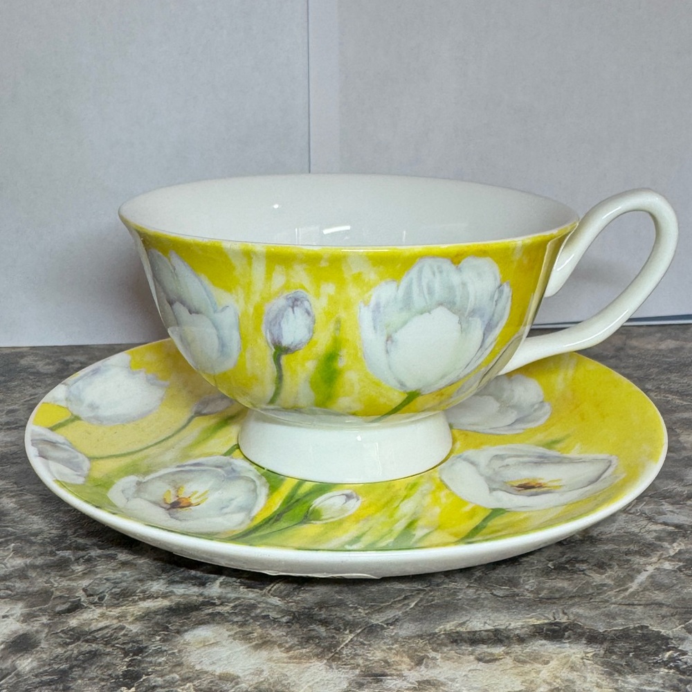 Gracie China Yellow & White with White Tulip Flowers Teacup & Saucer New